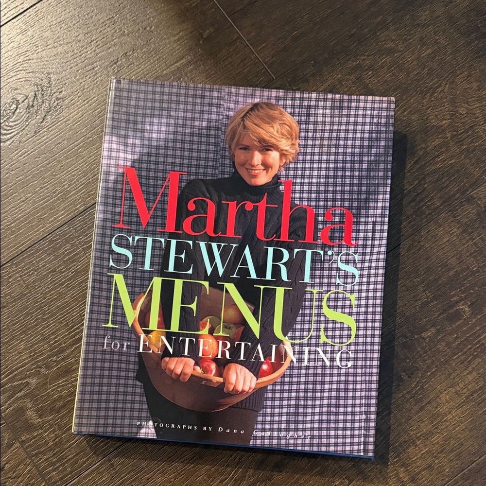 Martha Stewart's Menus for Entertaining - Red, Green, Black Cover